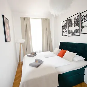  Apartment Casarina - Stilvoller Altbau In Zentraler Lage Deutschland